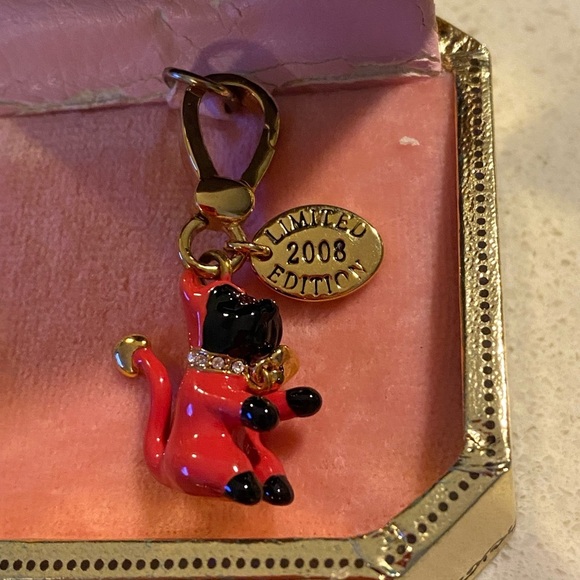 NWT and Box Juicy Couture Devil Yorke Charm #YJRU2331 never taken out of box - Picture 6 of 14